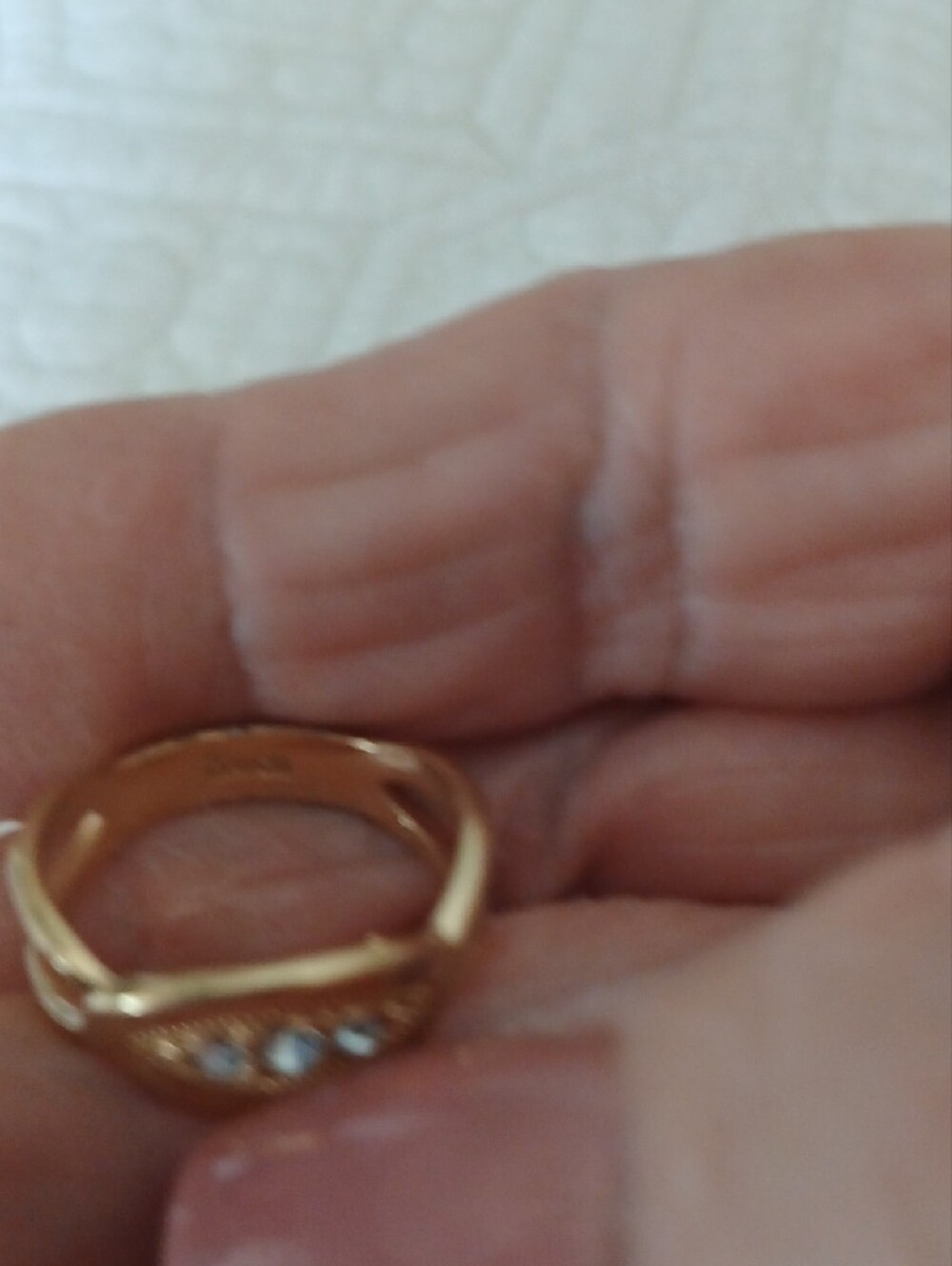 Vintage Avon Gold Tone Marquise Ring with Clear Stones - Women Jewelry. - Picture 4 of 5